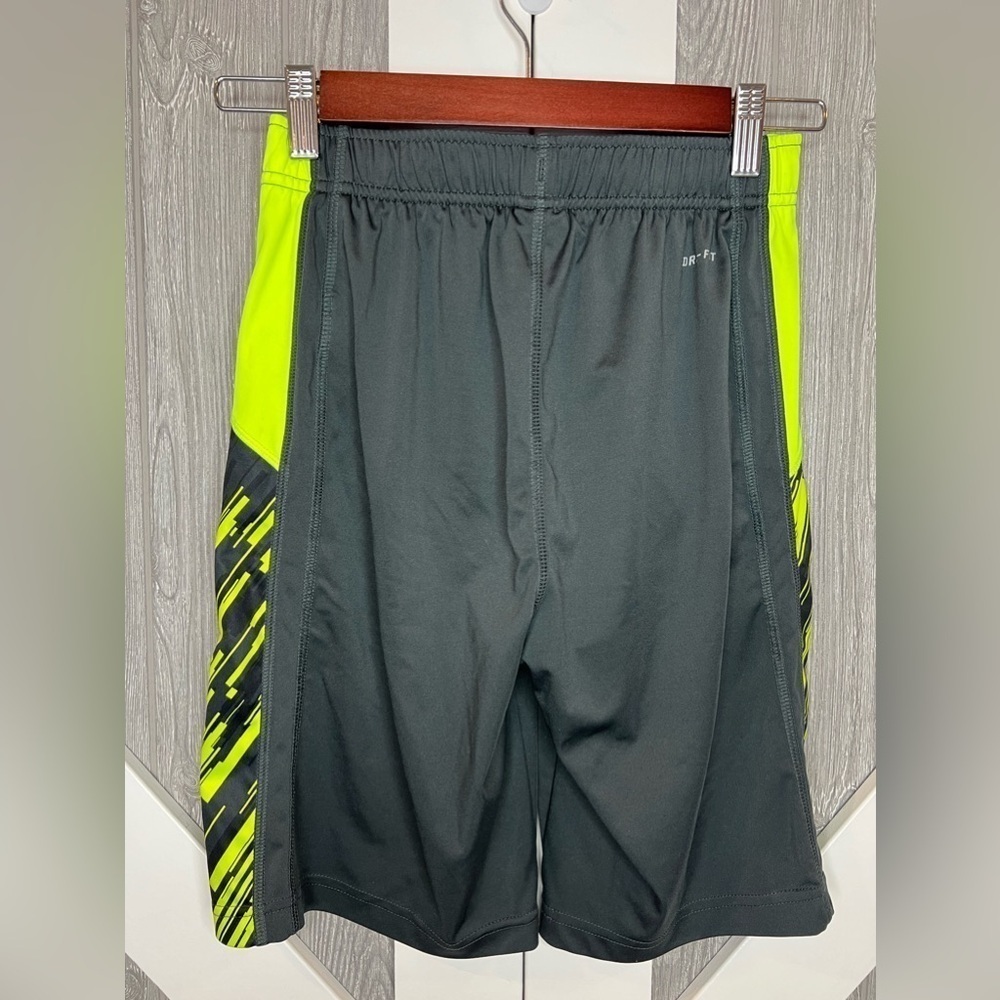 D12.31 Nike Boys Dri-Fit Basketball Shorts Gray Florescent Green/Yellow Medium - Picture 4 of 5